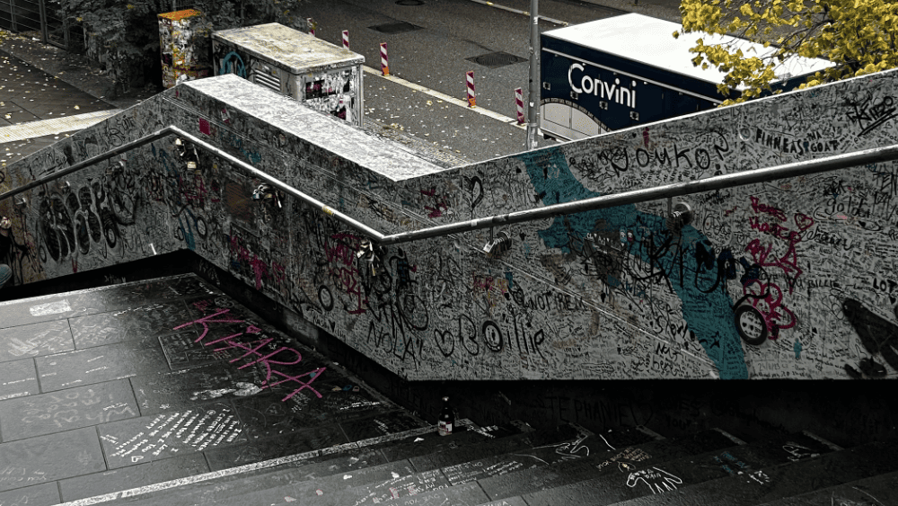 Bille Eilish Wall Berlin