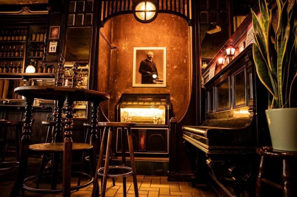 Wilhelm Hoeck | Best German Food In Berlin