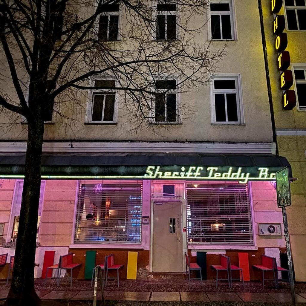 Sheriff Teddy | Weird Bars in Berlin
