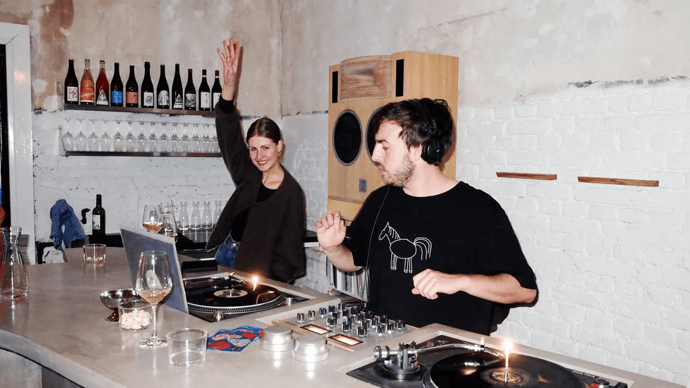 10 Cool Listening Bars in Berlin | Coro Wine & Vinyls